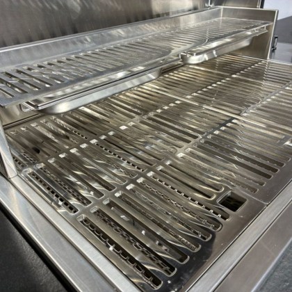 Brabura Box-Q Inox: 4-Burner Cast Steel Built-In Grill